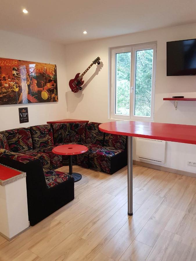 05 - Tres Joli 3 Pieces Neuf 2 Chambres, Logement Tout Equipe Pour 1 A 4 Personnes Maximum, Vue Sur Jardin Avec Parking Privatif, Grand Fourgon Possible, Tout Le Linge De Maison Est Fourni Annesse-et-Beaulieu Kültér fotó